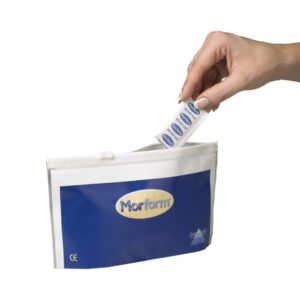 Woman hand taking Morform sachet out of the Morform bag