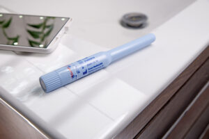 Curan lady catheter on a sink with a mirror.