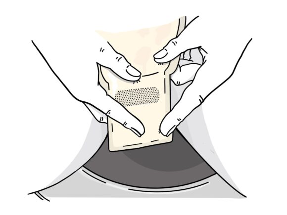 Illustration of someone emptying their drainable stoma bag