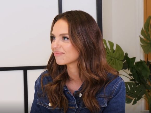 Photo of content creator, Elle Adams