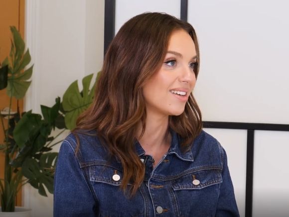 Photo of content creator, Elle Adams